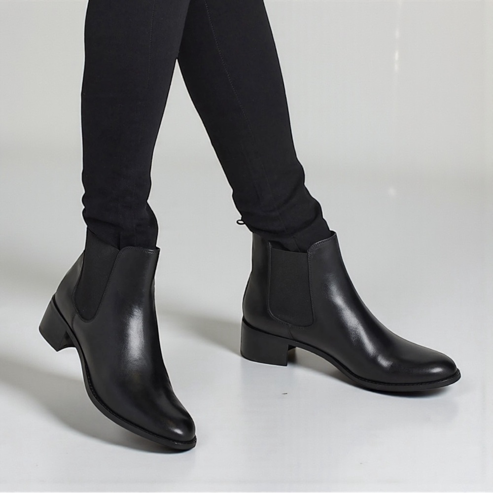 Reaction Kenneth Cole Black Salas Chelsea Boots Women’s Size 10 Leather